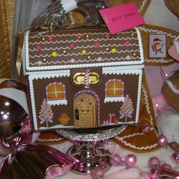 Betsey Johnson Kitsch Baking Spirits Bright Light Up Gingerbread House Crossbody - Picture 12 of 14